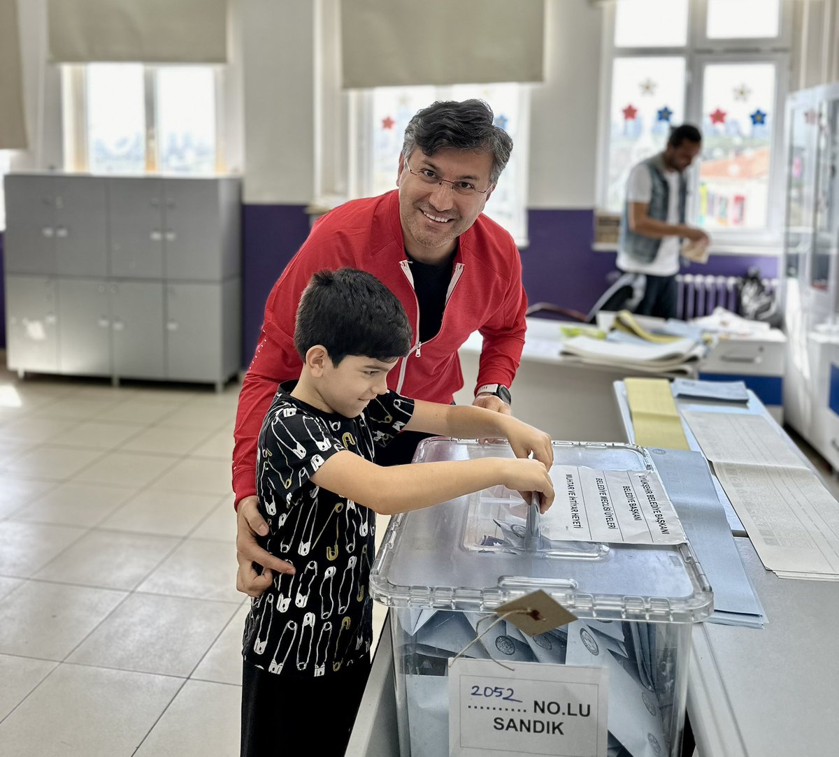 Oyumuzu kullandık. Vatana millete hayırlı uğurlu olsun. Muradımıza erelim inşallah.

<a href="/RTErdogan/">Recep Tayyip Erdoğan</a> <a href="/murat_kurum/">Murat KURUM</a> <a href="/murataydintr/">Murat Aydın 🇹🇷</a> <a href="/fatihsaglam1908/">Fatih Sağlam</a>