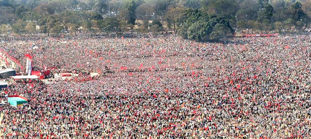 दिल्ली में ये भीड़ बता रही है मोदी जी जिस आंधी की
तरह आए थे उसी तरह तूफ़ान की तरह चले जाएंगे 🔥
