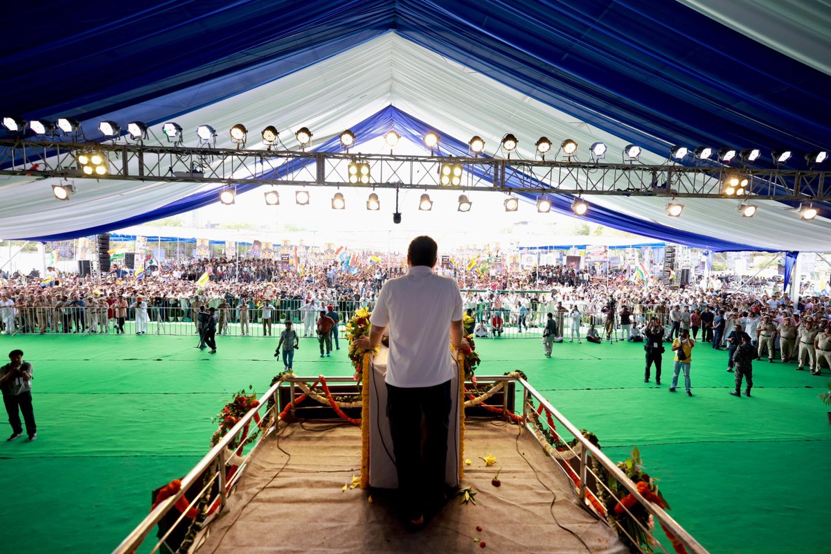 INCIndia's tweet photo. हम लोकतंत्र को बचाने के लिए तानाशाही के खिलाफ पूरी ताकत से लड़ेंगे और जीतेंगे ✊

📍 लोकतंत्र बचाओ महारैली,  दिल्ली https://t.co/NSGSC6I8Ld