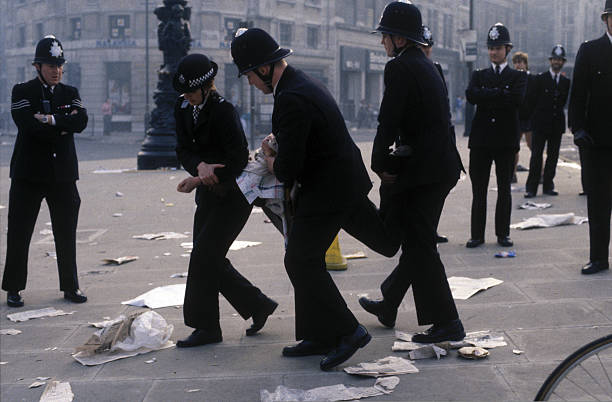31 марта 1990 г. в Лондоне прошла 200-тысячная демонстрация против нового подушного налога, которая привела к отставке Маргарет Тэтчер. Читайте как это было! love80s.ru/history/90/03/… #маргареттэтчер #великобритания #лондон #мылюбим80е #гражданскоеобщество #margaretthatcher