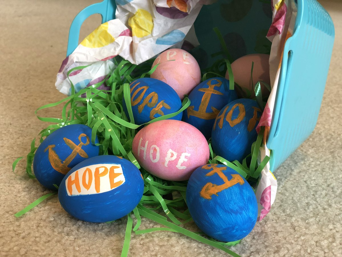 He is risen! Happy Easter from @hopecommdept! 🧡🐣💙