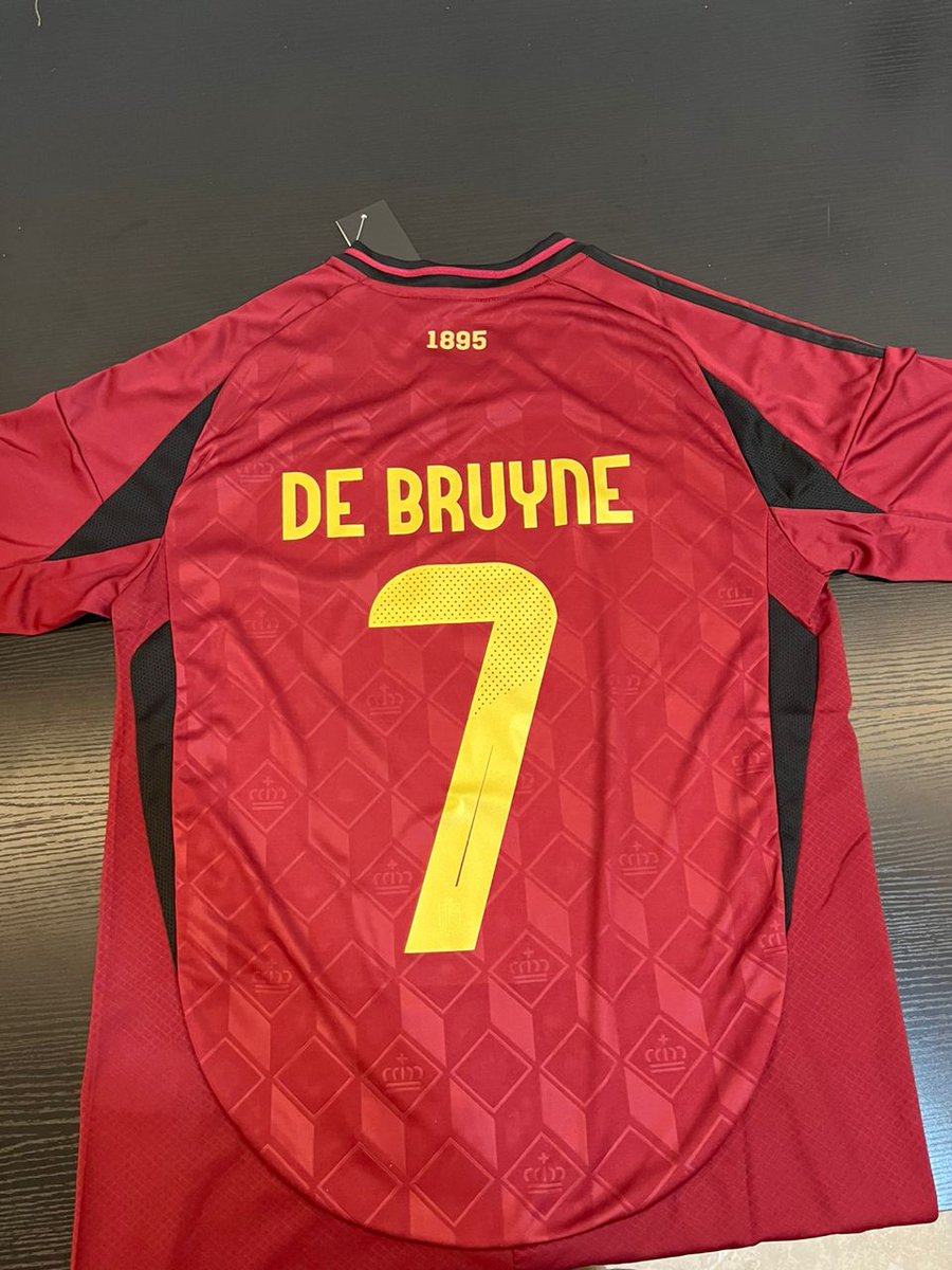frogseverywher3's tweet photo. [HILO DE CÓMO COMPRAR CAMISETAS AL CHINITO CON LAS 3B] 

Primero deben saber que las camisetas no son originales, pero su calidad y parecido es impecable. Yo compro hace años y nunca he tenido problemas con estampados o bordados. 

Las camisetas se las compraremos a Jay [1] https://t.co/Q9xYiWM1XR