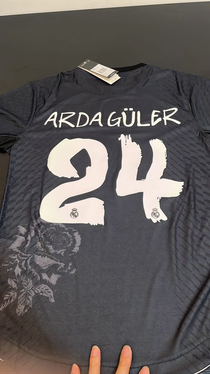 frogseverywher3's tweet photo. [HILO DE CÓMO COMPRAR CAMISETAS AL CHINITO CON LAS 3B] 

Primero deben saber que las camisetas no son originales, pero su calidad y parecido es impecable. Yo compro hace años y nunca he tenido problemas con estampados o bordados. 

Las camisetas se las compraremos a Jay [1] https://t.co/Q9xYiWM1XR