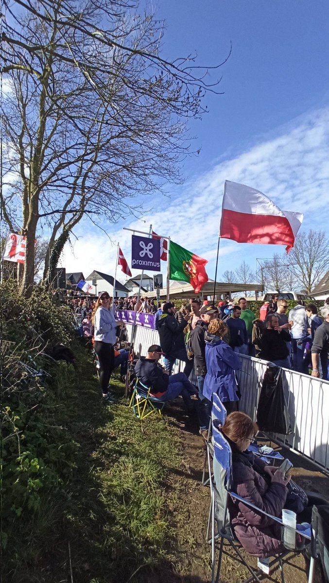 The Portuguese corner at the Kwaremont is back

#RVV24