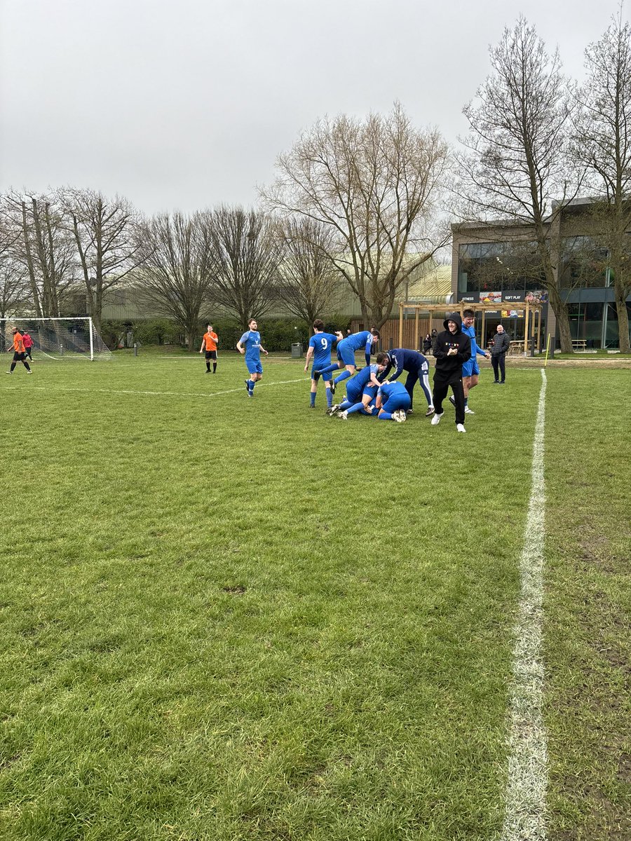 A huge 4-1 win vs Bullsmoor today in the league, goals from Harry S, Hillsy, George &amp; Vanders 🔵⚪️