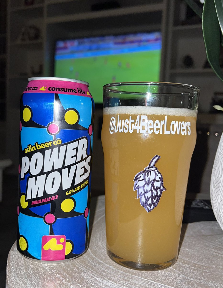 Last night i has this great hazy IPA ‘Power moves’ by @Aslin_BeerCo while watching ⚽️. Really good stuff cheers🍻🍻 #cratbeer @JonMontag @RealBMaxwell #SaturdayVibes