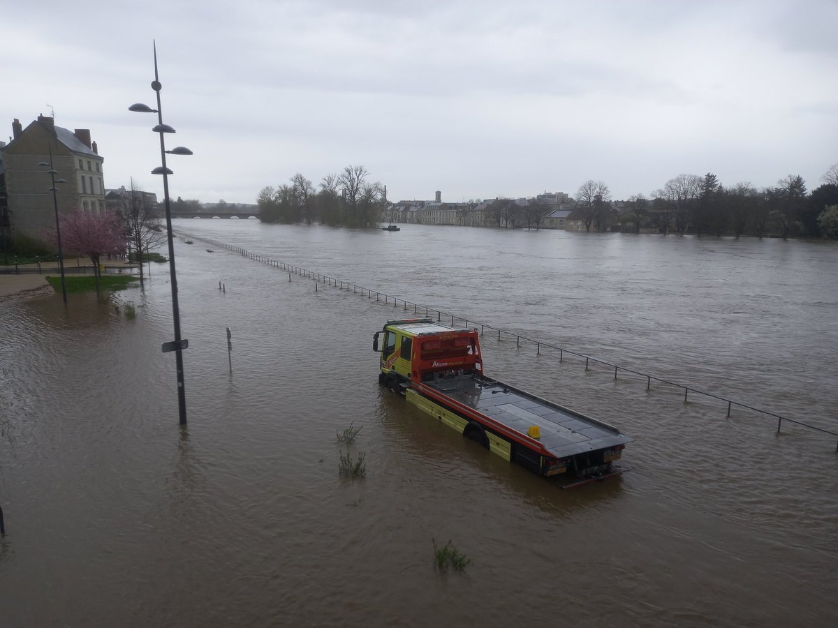 Inondation de la Vienne du 31 Mars 2024.

Hauteur d'eau de 5m31.
Photos prise à Châtellerault. 

#inondations #chatellerault #vienne86