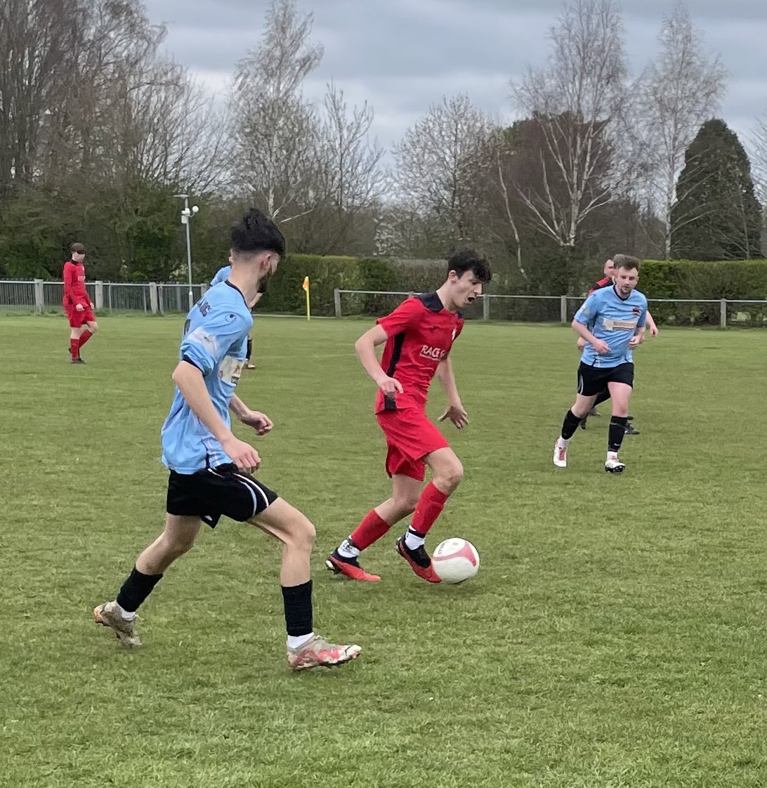 longstrattonfc's tweet photo. FT: Long Stratton 7
(Bemrose 3, Barton 2, Goodrum, Matthews) 
Bungay Town 1

4 debutants today for the Reds, 3 of them scoring! A second hat-trick of the Sunday season for @JamesBemrose2 a brace from @JimBartonO2 &amp; youngsters George Goodrum &amp; Kacey Matthews netted. MOTM @Elake17 https://t.co/mN2ZD1Y2jw