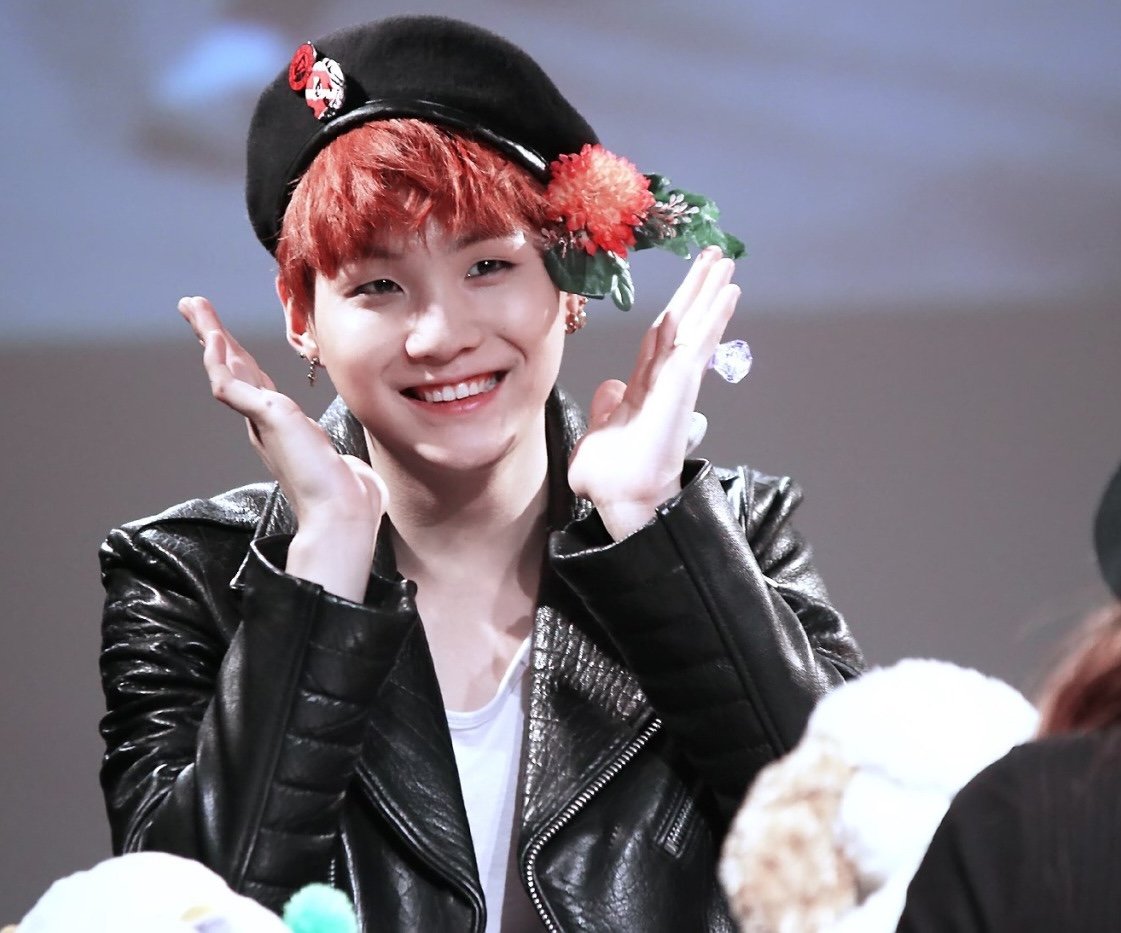 لطفا برای پیشول خان ریپ و ریت کن شیرینم..💜

CONGRATULATIONS AGUSTD 
#14MForAGUSTD
#방탄소년단 #BTSSUGA