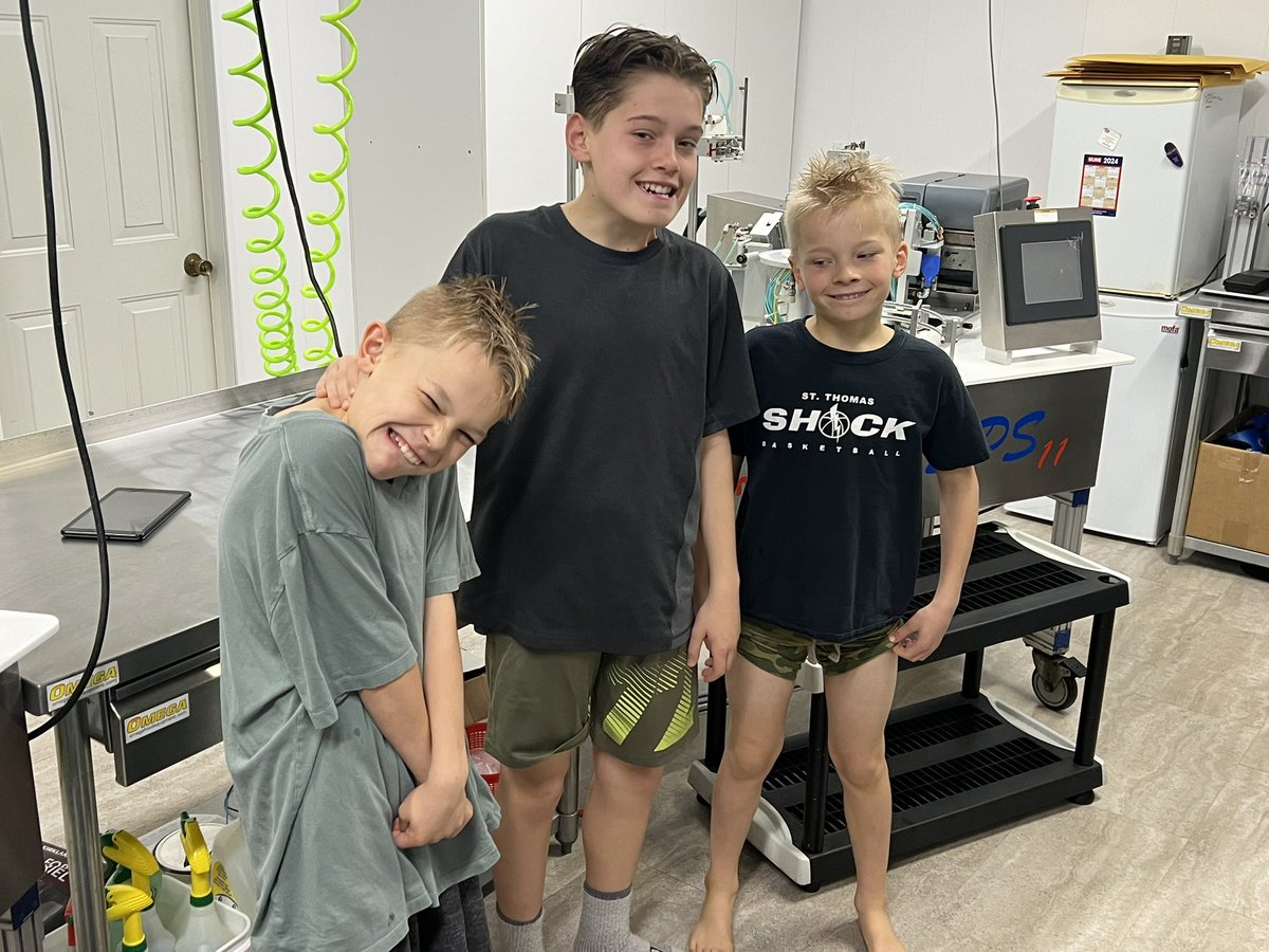 Happy Easter! I think we need some new kids clothes @ the Stud!