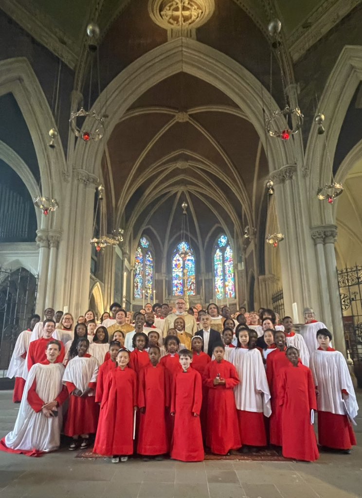 He is risen. Alleluia!’ Mark 16:6 A great celebration of Easter Day @SJDKennington with music from our children @SJDK_music Thank you @FloEshalomi @clairekholland & @SadiqKhan for join us (and to the Easter bunny🐰)