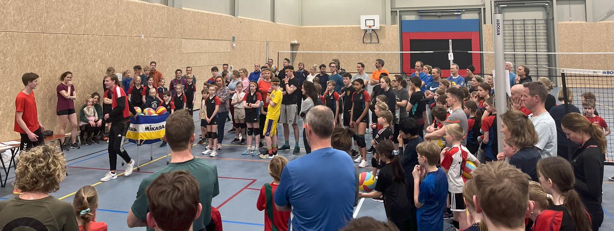 Record aantal teams bij het Mini Familie Toernooi: Elk jaar op Goede Vrijdag organiseert de Minicommissie het Mini Familie toernooi. Dat is het moment waarop de mini's met hun vaders, moeders, broertjes, zusjes, opa's en oma's, neven en nichten samen… dlvr.it/T4sp22