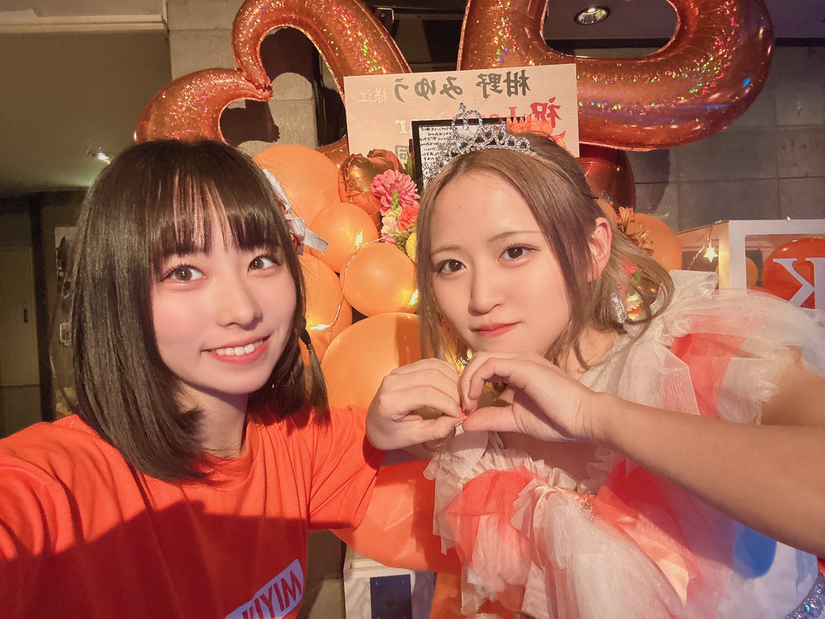 TOP_usami's tweet photo. みゆう卒業ライブありがとうございました！！

最後とは思えない楽しいライブで本当にみゆうらしくていい卒業ライブだったなと思います！

お手紙でみゆうもうさみぃのこと好きってかいてくれてて嬉しかった、大好き

うさみゆう、ウロボロスフォーエバーだね https://t.co/KAlRe55L6T