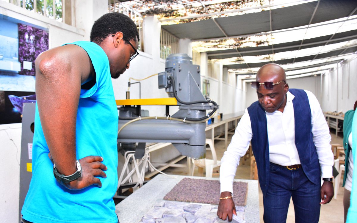 En la troisième branche qui est la fabrication des carreaux et objets décoratifs en améthystes et autres pierres Toutes les machines sont déjà à notre usine de Muhanga au Rwanda 🇷🇼Unissons-nous cher africain pour développer notre continent.<a href="/RDBrwanda/">Rwanda Development Board</a> <a href="/rwanda_mining/">Rwanda Mining Association</a> <a href="/RwandaMinesB/">Rwanda Mines, Petroleum and Gas Board</a>