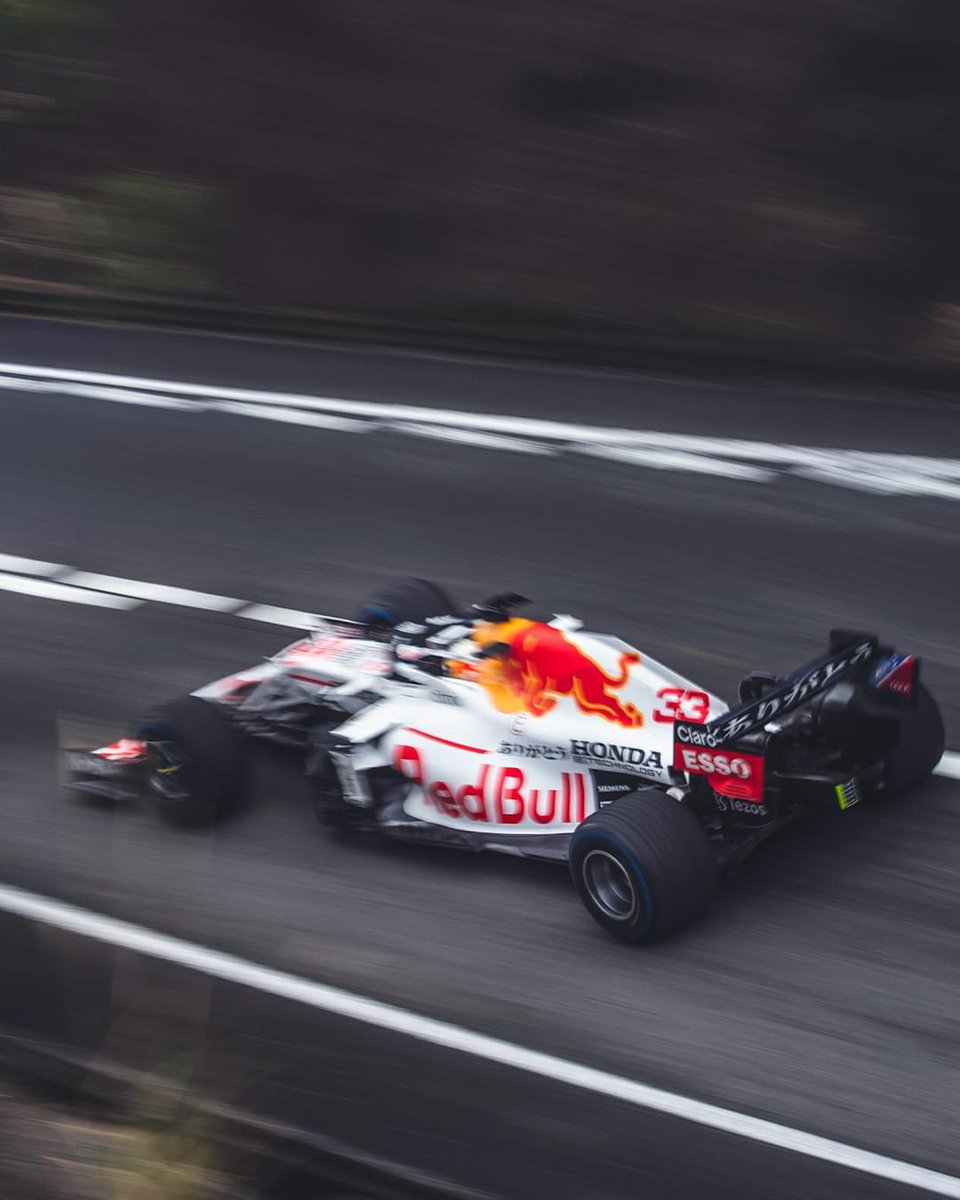F1JayyUK's tweet photo. Simply one of the best and most iconic liveries of the modern era. 🤤🤤 https://t.co/lBL9QiLjfi