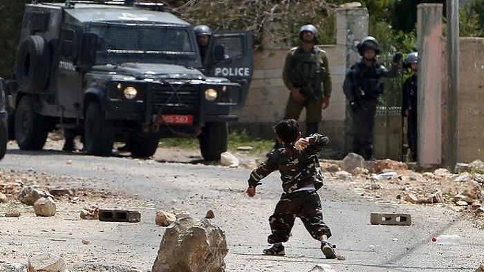 "Namaz kılmak demek
küfre meydan okumak demektir!" 

İsmet Özel