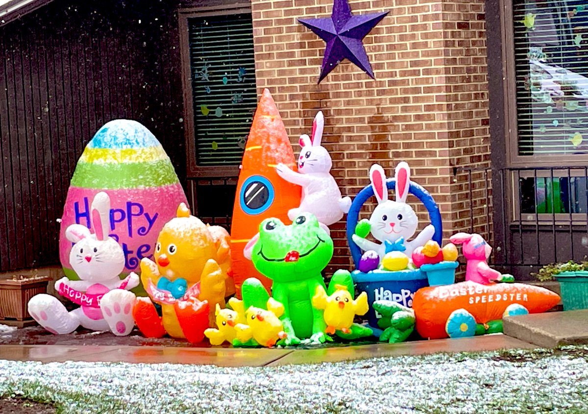 LoreleiEllen's tweet image. Happy Easter!

🐇🐣🥚🌷

#EasterDecorations 
#TheWillow 
#TheHood