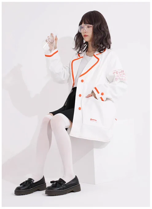 【おしらせ】ねえ、みて、みて、んぎゃわいいいいいいい!ついに、もちこ先生がこだわりぬいたオリジナル服『日常の白衣』の着用写真がきましたっ!本当にわたしの絵からでてきたみたいだ!ちなみにいまからでも予約できちゃうよ〜ッ↓詳細はコチラ 