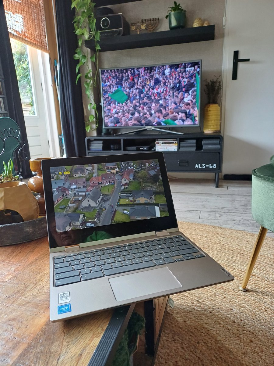 karinsaccountje's tweet photo. Mobiele brigade #espnnl voor  #FEYutr op beeld, #RadioRijnmond met @DennisVanEersel en @kranenburg1 voor het commentaren en #ziggoapp met @sporza_koers voor #RVV24 ..o ja en hapje en drankje ontbreken ook niet https://t.co/6dkRpxPRS6
