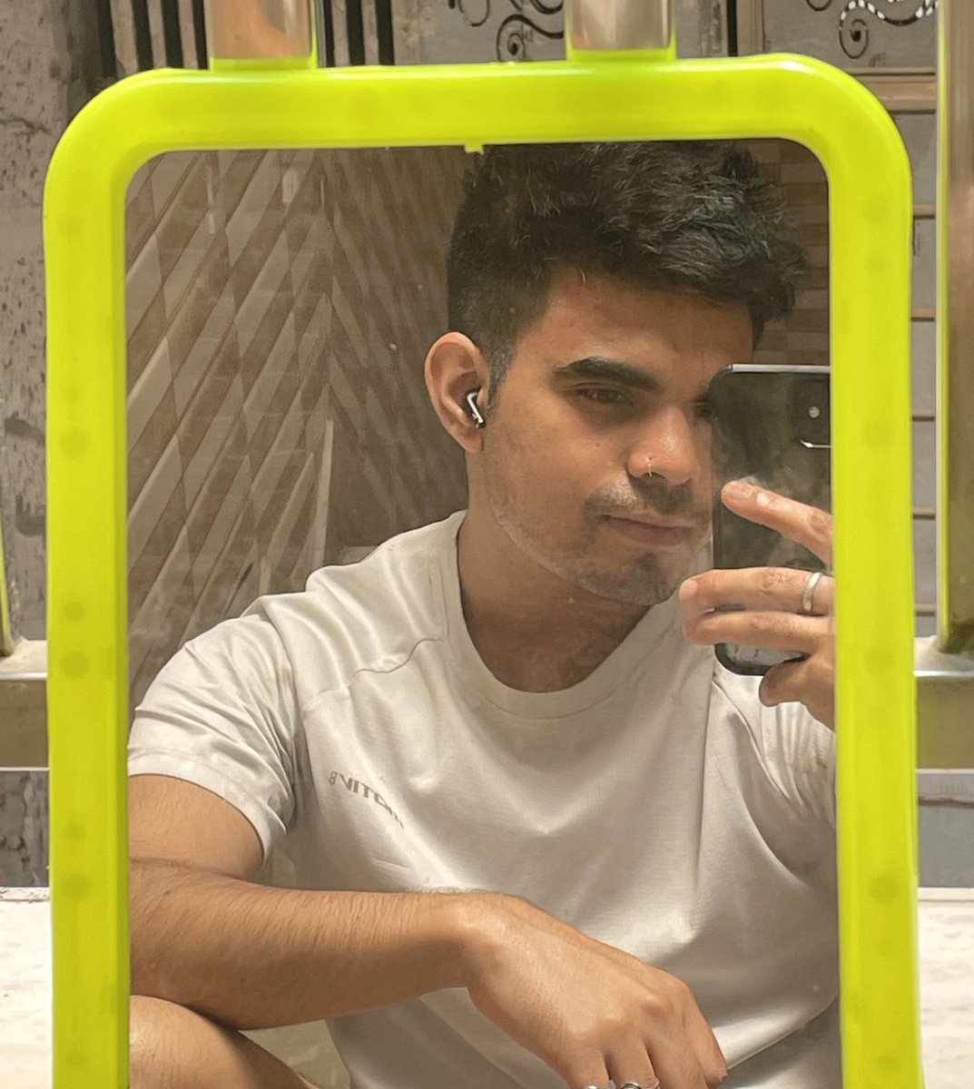 SomethingSuraj's tweet photo. Am I your type? https://t.co/OlDsV3qMbF