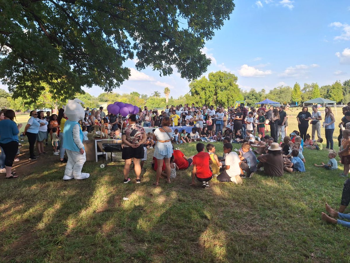 #sapsGP In a bid to build #CommunityRelations and promote #PartnershipPolicing, #SAPS Villieria, the local #CPF, private security, business entities end various role players hosted an #Easter egg hunt community engagement event today for children in Queenswood, Tshwane.