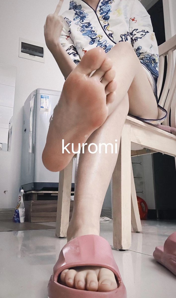 被脚底控制的蠢蛋🖕    ＃atm奴 #贡奴 #上贡 #压榨   #女s #榨金  #提款机  #吸金 #恋足  #空乘 https://t.co/TnY7a1Sn87