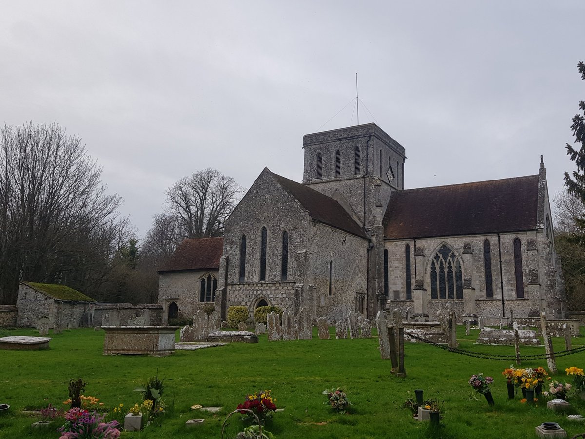 Mouse finds herself in Amesbury #Wiltshire. Drive through this town close to the A303 and you'd be forgiven for thinking it's a modern dormitory town but it has a medieval heart. An important one too. Welcome to the church of St. Mary and St. Melor and it's open! #AvonScamper2024
