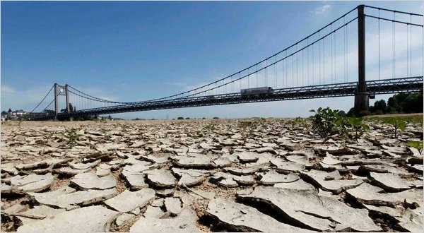 #Drought and #ÇlimateChange in the European context here: irishexaminer.com/news/arid-4135… 'Drought has a much longer-lived impact than flooding, which is what we’ve been principally dealing with in Ireland.' Featuring @climpeter @Maynoothgeog @ICARUS_Maynooth