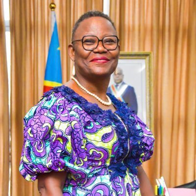 LePuissantCom's tweet image. #RDC| #Scandal 🚨: Malgré l'interdiction par la Présidence du mouvement des personnels dans les ministères et dans l'administration publique, la ministre des mines #Antoinette #Nsamba passe outre cette décision, elle signe des nominations👇