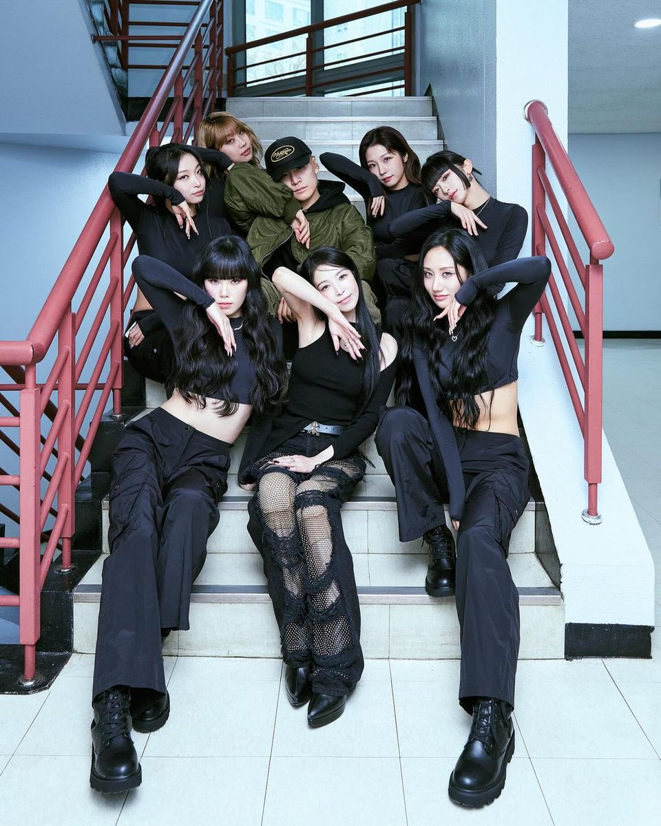 인기가요ꨄ 음방 끝🤍
instagram.com/p/C5K8v5fy7yF/