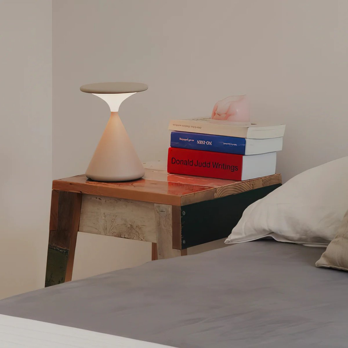 mooijane_com's tweet photo. Salt &amp; Pepper isn't just for indoor use. This versatile lamp can cast a warm and atmospheric glow on long winter nights, or accompany you on a summer night picnic under the stars. 
https://t.co/OtXbeyo8Kt

#vogueinteriors #lightingdesign #interiorblink #interior #design #decor https://t.co/tTGtpXWDwx