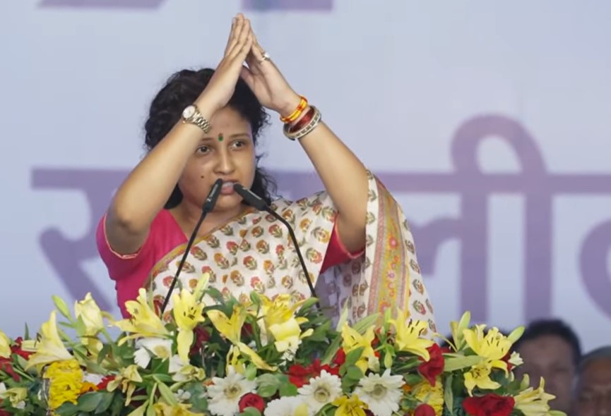 "अम्बेडकर जी के संविधान को ख़त्म करने की गारंटी है ये मोदी की सरकार।   भगवान राम ने युद्ध के दौरान भी मर्यादा और आदर्शों का पालन किया लेकिन इसी देश में सबकुछ ख़त्म किया जा रहा है।  इसे बचाइए " - #KalpanaSoren <a href="/HemantSorenJMM/">Hemant Soren</a> <a href="/JmmJharkhand/">Jharkhand Mukti Morcha</a> 

#GeneralElections2024