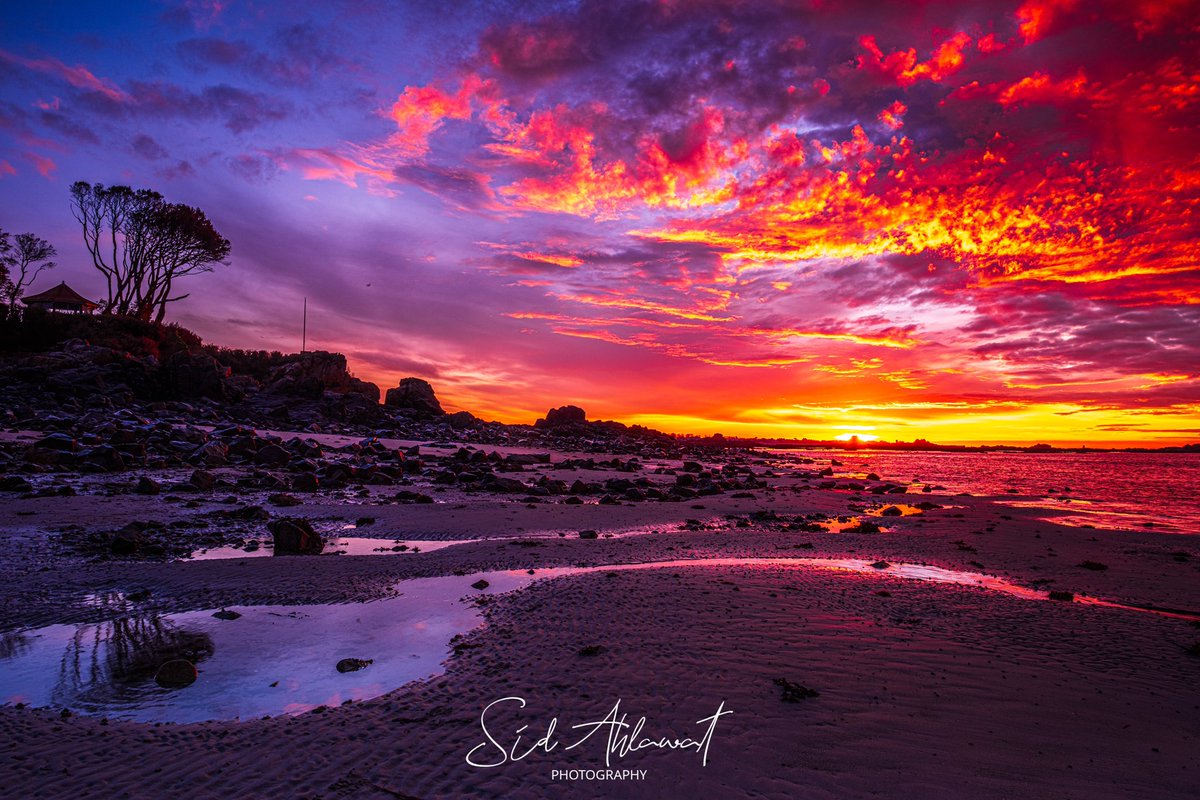 📸 Happy Easter Folks n enjoy today’s Sunrise at Green Island  🌅

#jersey <a href="/VisitJerseyCI/">Visit Jersey</a> #theislandbreak #visitjerseyCI <a href="/BiarritzJersey/">Biarritz Hotel Jsy</a> <a href="/StBreladeJsy/">NOT IN USE ⛔️</a> #PoSB <a href="/StHelierJsy/">Parish of St Helier</a> @DiscoverJersey #JerseyCI #fujifilm_xseries #SunriseViews #channelislands <a href="/FujifilmUK/">FUJIFILM UK & Ireland</a> <a href="/BBCJersey/">BBC Jersey</a> <a href="/JEPnews/">jepnews</a>