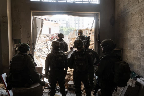 IDFsoldiergirl's tweet photo. #IDFHeroes arrested or killed #Hamasterrorists in face-to-face battles, found many weapons: sniper weapons, Kalashnikov rifles, cartridges, grenades, AMSHT docs. #IDF+Shin Bet #forces operate in #Shifaa area w/no harm to #civilians/patients/medical teams + #medical equipment. #Israel #Gaza #Israelfightsback 
#October7massacre #StandforIsrael #freethhostages #NeverAgainIsNow #Bringthemhome #StandwithIsrael