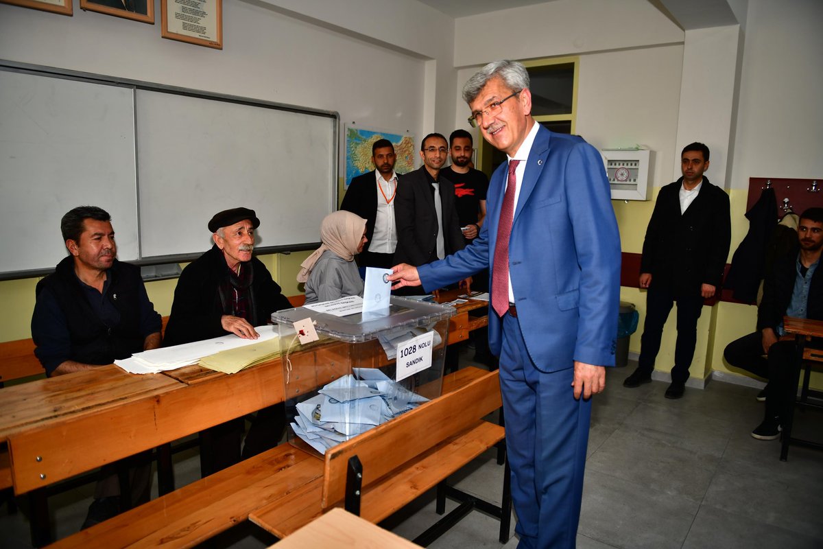 tuncerkaplan's tweet photo. Bismillah diyerek #GerçekBelediyecilik için oyumuzu kullandık… 

31 Mart Yerel Seçimlerimizin; Beypazarı'mıza, Ankara’mıza ve Ülkemize hayırlı olmasını temenni ediyorum.

Tüm hemşehrilerimizi vatandaşlık görevlerini yerine getirmek üzere oy kullanmaya davet ediyorum. https://t.co/EzMENKSov3