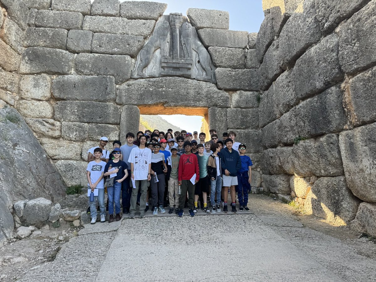 Hmptn_Classics's tweet image. A final group photo with one of the most famous ancient structures: the Lion Gate in Mycenae. We’re now en route to our final stop in Corinth for an early lunch before we head back to the airport.