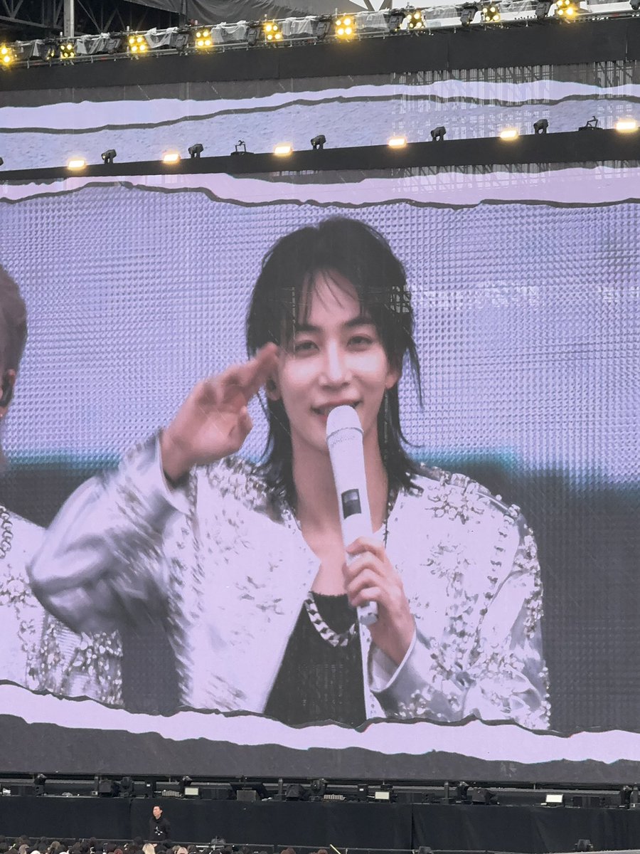 ohmygod yoon jeonghan’s hairrrrr 😩😵‍💫🖤🖤