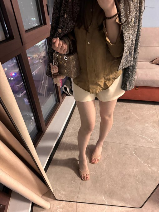 KrissyKatherine's tweet photo. I'm dressed beautifully, now I'm going out to have a dinner.☺️ https://t.co/3JsvmoVH9w