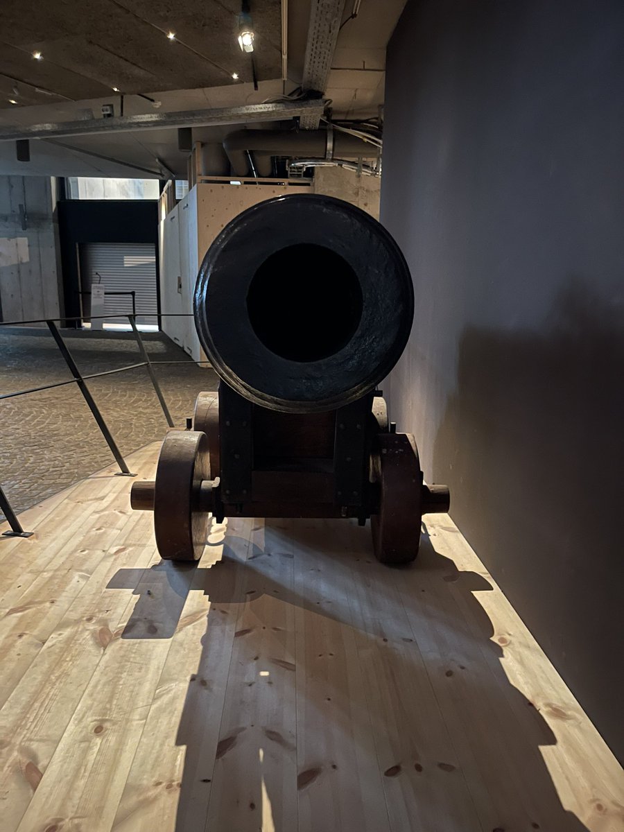 That is not a gun.
THIS is a gun.