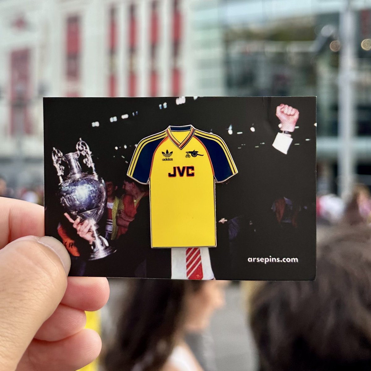 🚨 GIVEAWAY 🚨 GIVEAWAY 🚨 If Arsenal beat Manchester City today, a follower who retweets this will win the complete 4 badge set from ArsePins.com Arsenal fans only please.