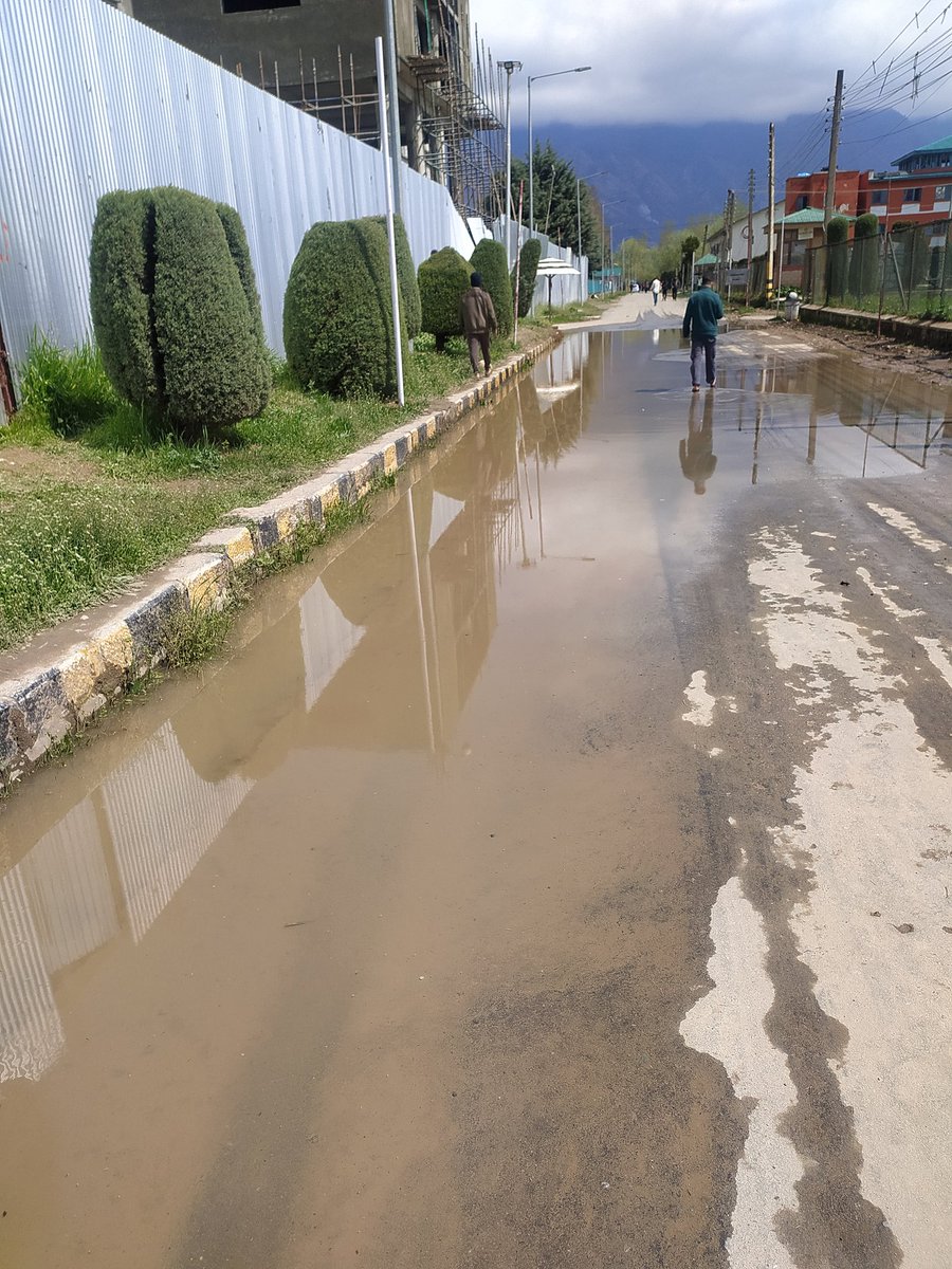 Fish are enjoying the newly expanded neighborhood pond 
<a href="/nitsriofficial/">NIT Srinagar</a>
#nitsrinagar
#kashmir
#Corruption