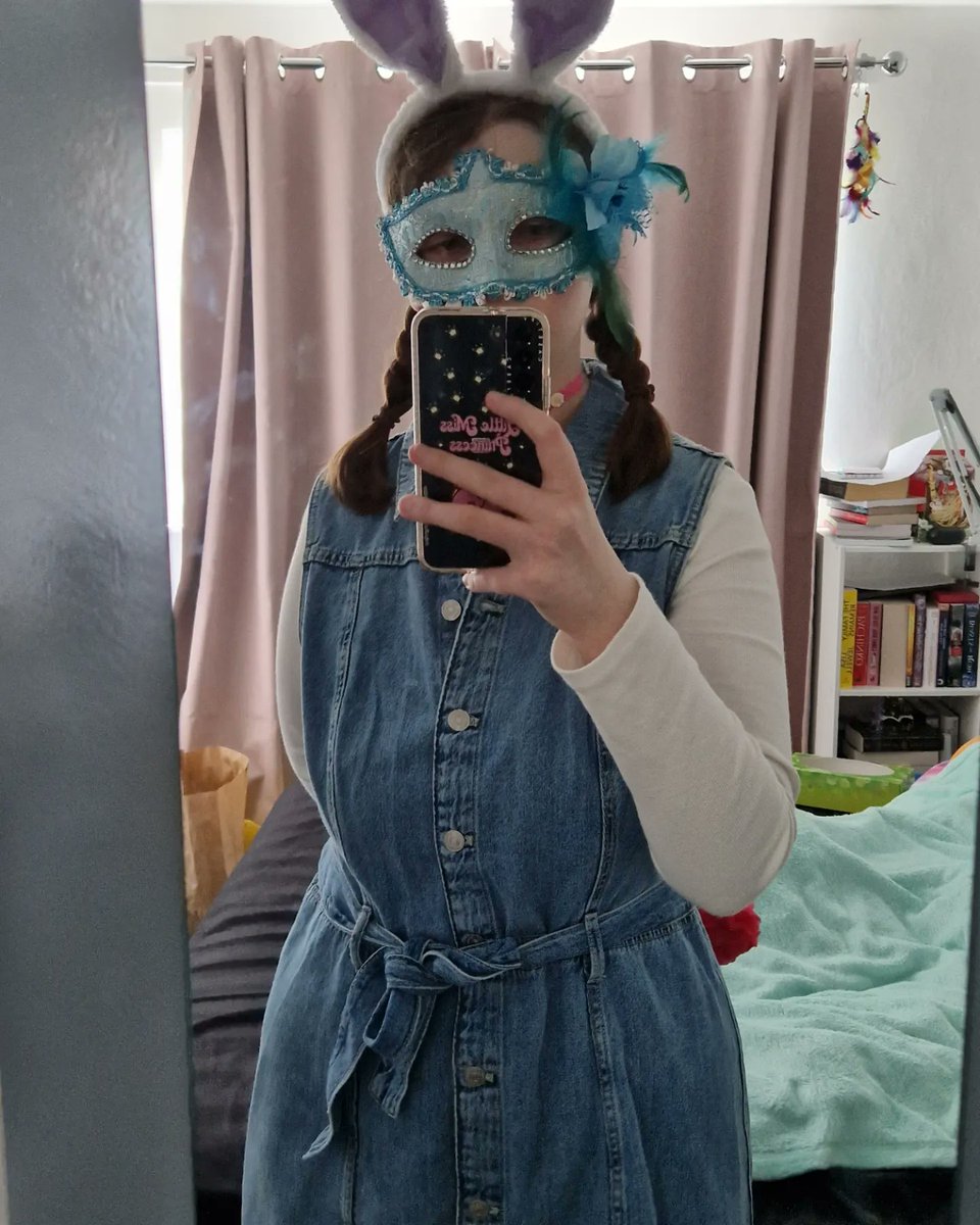 Kats_Korner_101's tweet photo. Happy Easter!!! If anyone needs me I'll be eating my Easter egg for breakfast π°π£
#Easter #easterbunny #eastersunday #Sunday #morning #selfie #sundaymorning #sundayselfie #outfitoftheday #ootd #bluemask https://t.co/bn89rpKPra