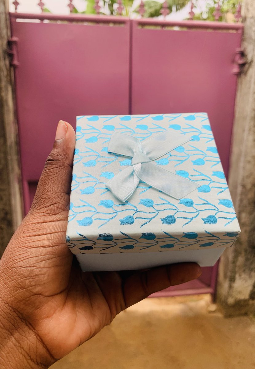 DelicesMedom's tweet photo. Une petite surprise pour son époux 😍🎁
N’oubliez surtout pas que je suis  la personne à contacter pour faire plaisir à vos proches 🥰
#clientesatisfaite
#litotherapie https://t.co/fysHc9CZ3Z