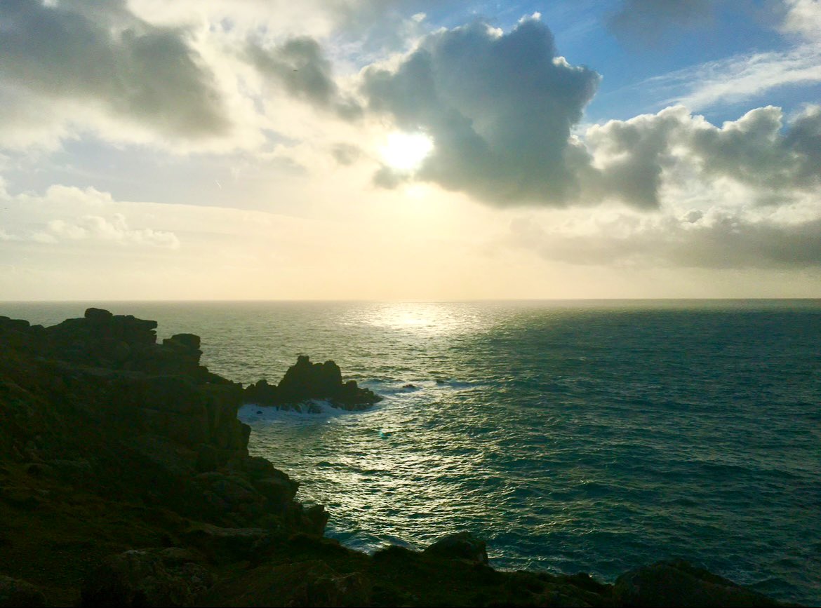 If you’re visiting Lands End over #Easter keep your eyes peeled 👁️ in the gift shop & spare a thought for those poor sailors. 
#PenwithHouse #LandsEnd #Cornwall #Kernow #ghosts #ghoststories #EasterHolidays