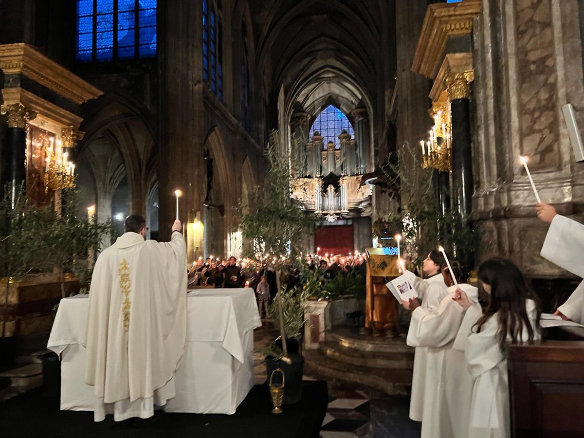 PARIS - Saint Merry Christ est ressuscité, il est vraiment ressuscité ! #paques2024 @MerryParoisse @dioceseparis @santegidionews