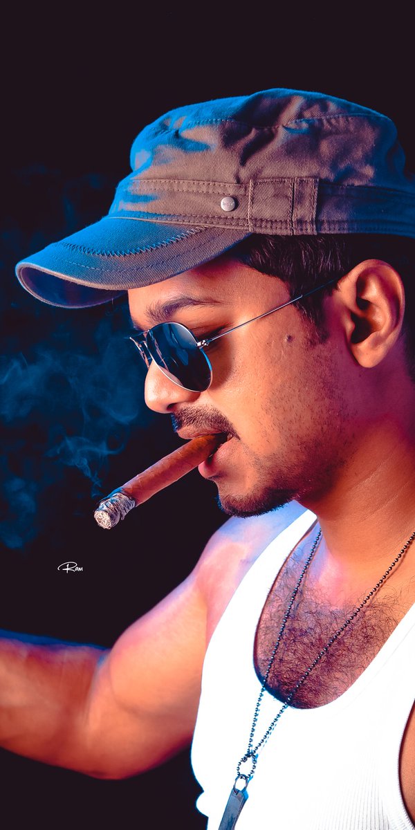 KVFC_Official's tweet photo. Let's Have A Poll 👊 @Actorvijay 👑💥

 #Kaththi 🔄                    #Thuppakki ♥️ https://t.co/WHZRur4OaJ