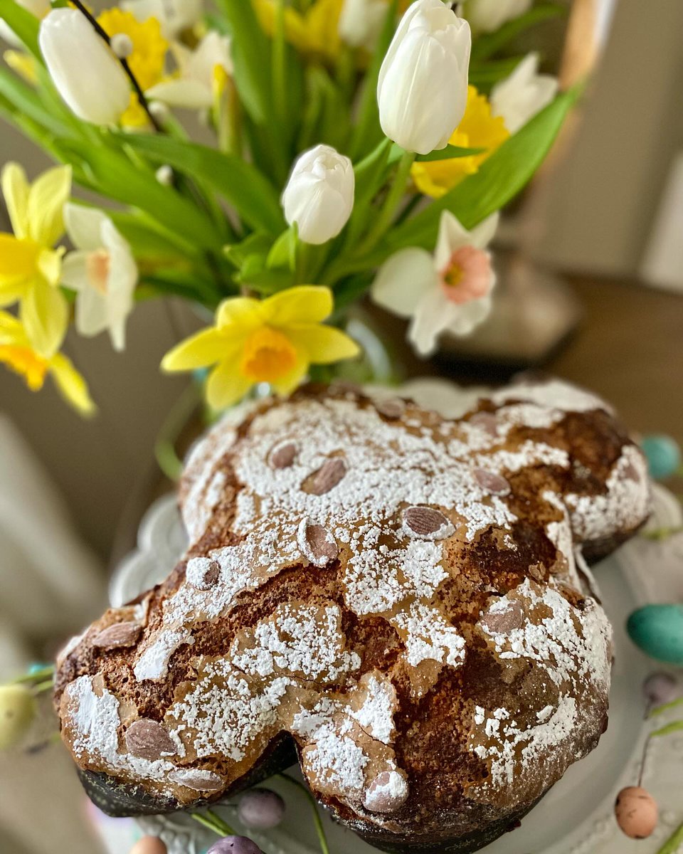 We wish you an Italian Easter filled with joy, a special time to share with your loved ones. May the gentle springtime atmosphere bring you serenity and love. 🐣 📷 IG barbaragalloni #ilikeitaly #travelinitaly #Traditions #pasqua #easter #pasquaitaliana #easterinitaly