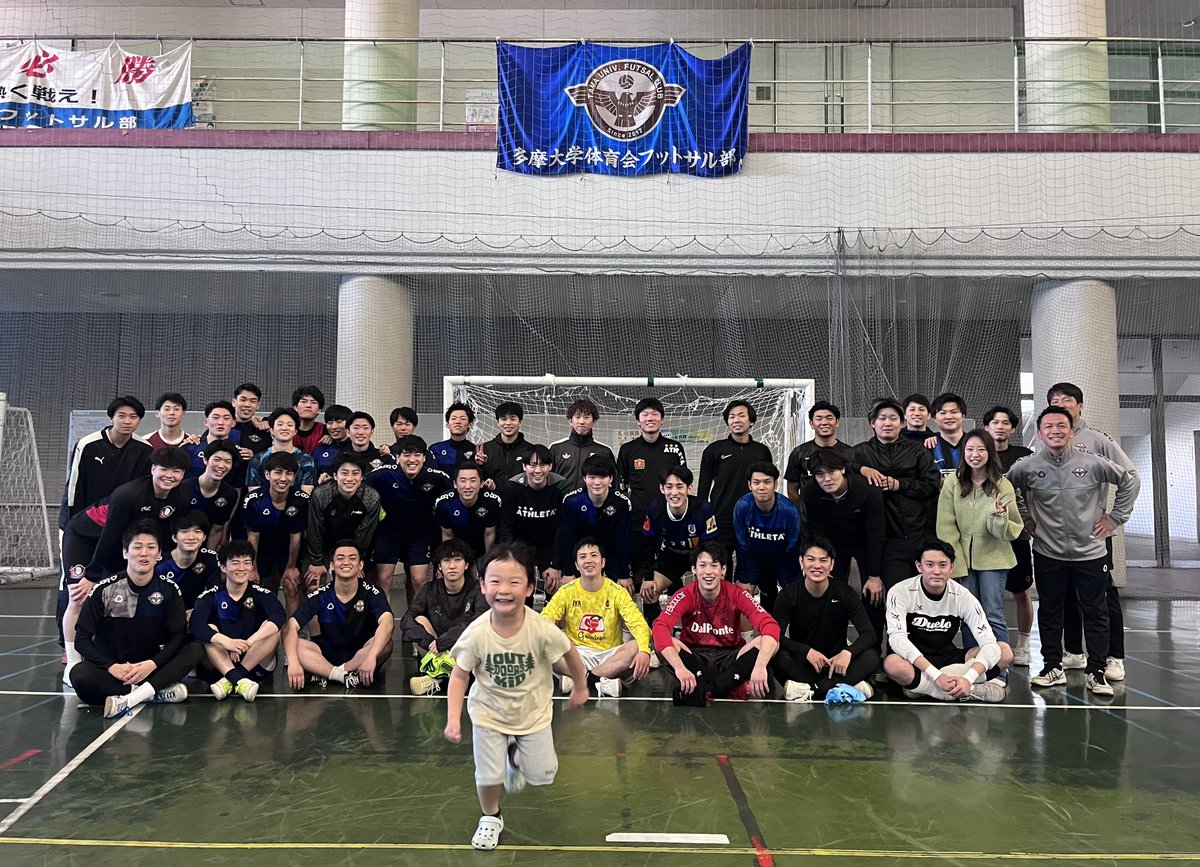 第1回多摩大フットサル部OB会、沢山の卒業生がアリーナに集結してくれました。創部して12年、何もなかった頃から大きな成果を出し０を１に変えてくれた世代。仲間を大切にする優しさ、そして勝負強さを兼ね備えた最高の選手たちです。