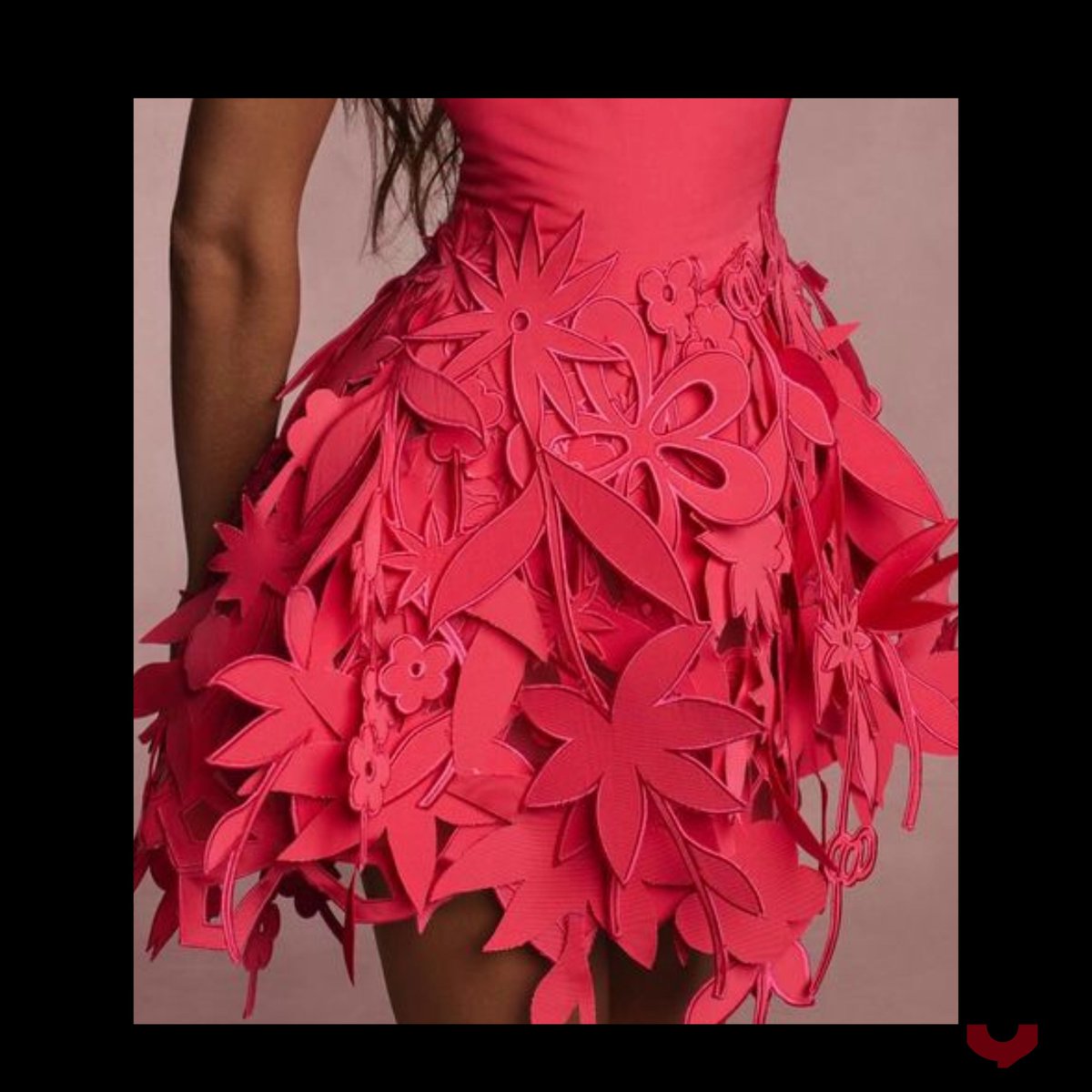 By Yannesque we are sensitive and our eyes are captivated by Art and creativity, the designer of Oscar de la Renta are so  creative, we love this dress with texture in our iconic red pantone #yannesquelikes #artiseverywhere