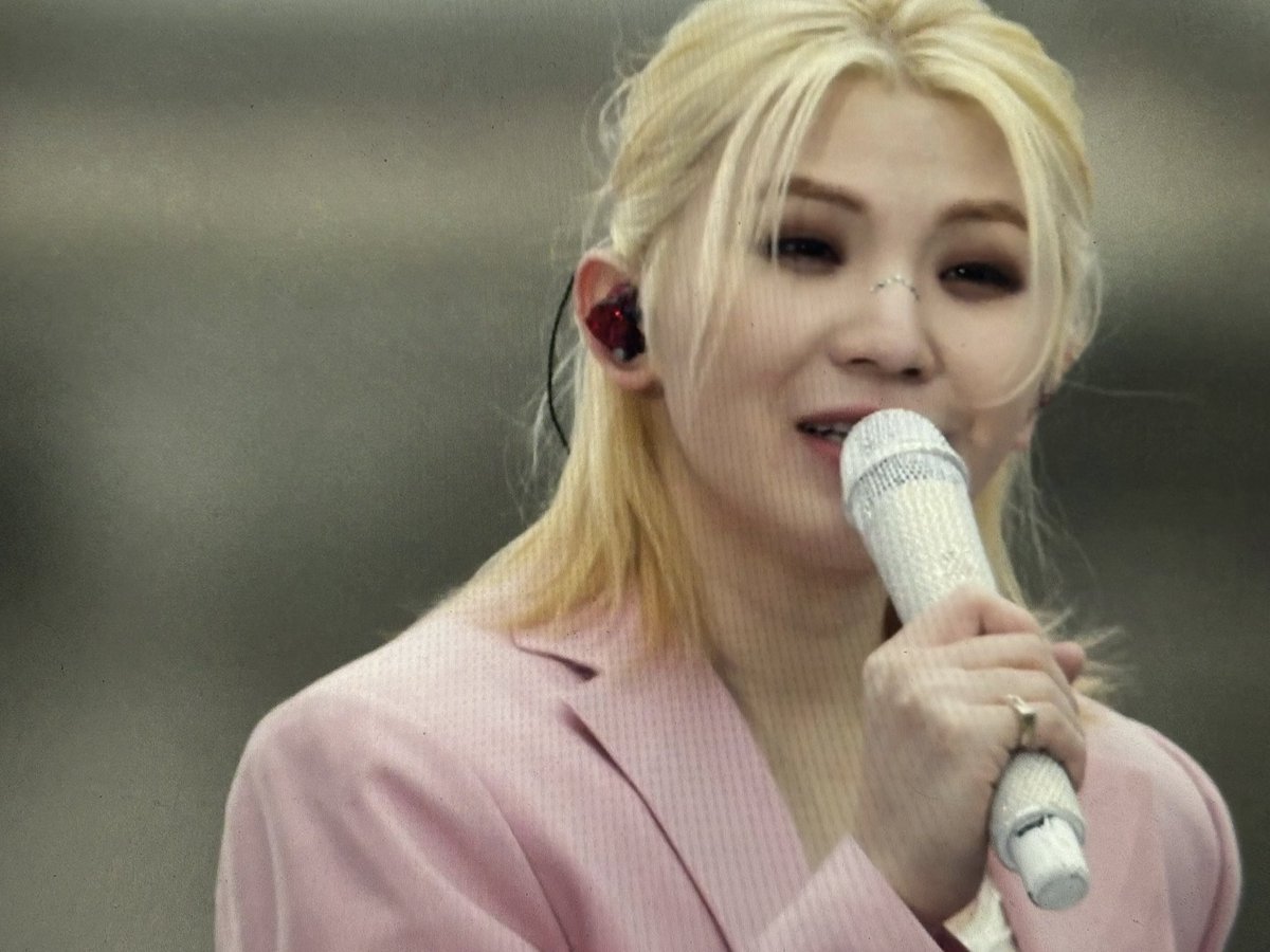 polcazone's tweet photo. uji, your music gives us comfort. i won't cry. 😭😭😭 https://t.co/k3wEi1i04U